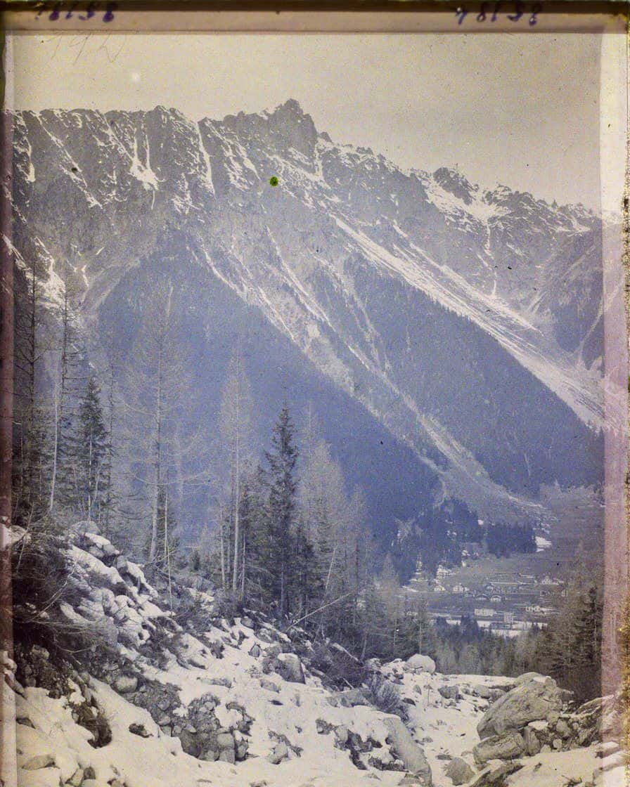 Le glacier des Bossons au-dessus de la vallée de Chamonix, photographie ancienne